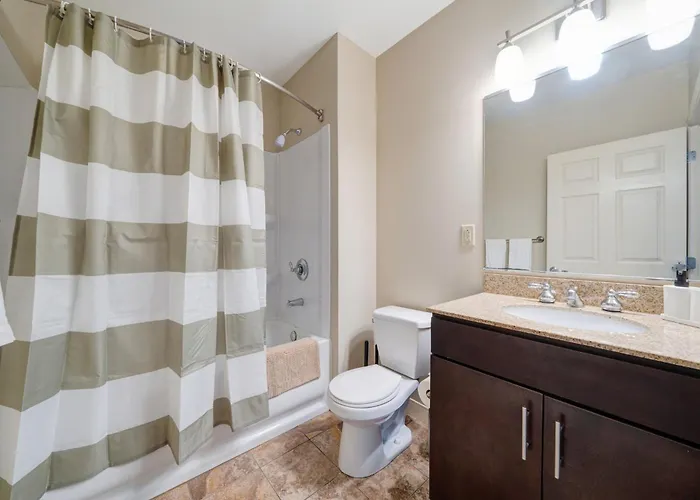 Apartment Sky High Luxury - 10th Floor - Prime Location Views Fast Wifi 24-7 Gym Lounge Roku Pittsburgh