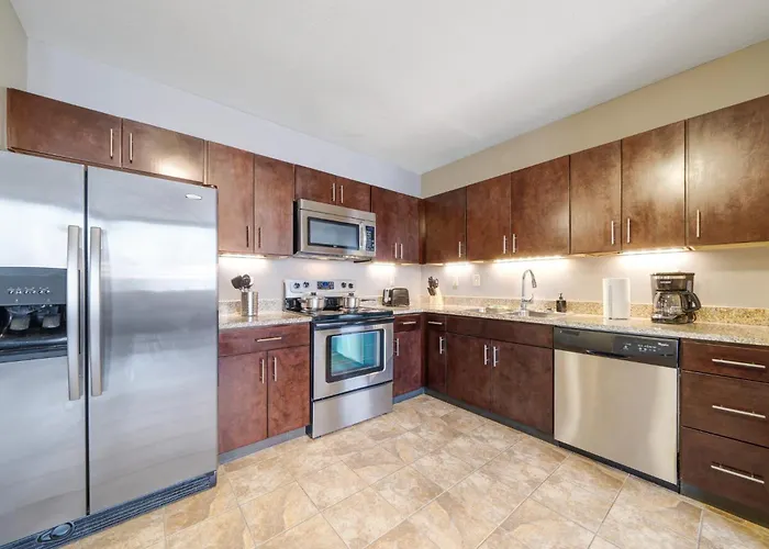 Sky High Luxury - 10th Floor - Prime Location Views Fast Wifi 24-7 Gym Lounge Roku Pittsburgh