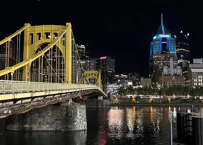 Sky High Luxury - 10th Floor - Prime Location Views Fast Wifi 24-7 Gym Lounge Roku Pittsburgh