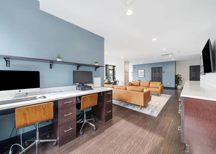 Apartment Sky High Luxury - 10th Floor - Prime Location Views Fast Wifi 24-7 Gym Lounge Roku Pittsburgh