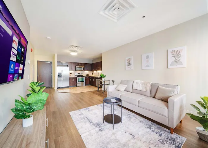 Apartment Sky High Luxury - 10th Floor - Prime Location Views Fast Wifi 24-7 Gym Lounge Roku *